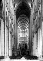 Amiens, Cathedrale, nef vue de l'entree, photo Clerambault